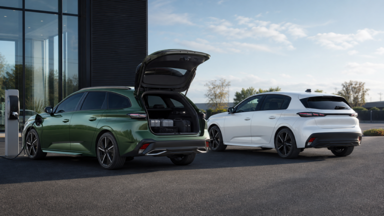 プジョー308 SW GT HYBRIDと308 GT HYBRIDの違い、荷室と限定色で見る選び方