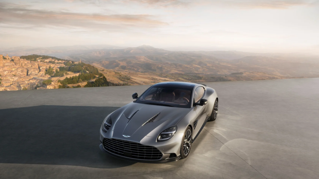 Aston Martin Vanquish 25のCoupeとVolanteの違い|2+0・2+2と走りで選ぶ