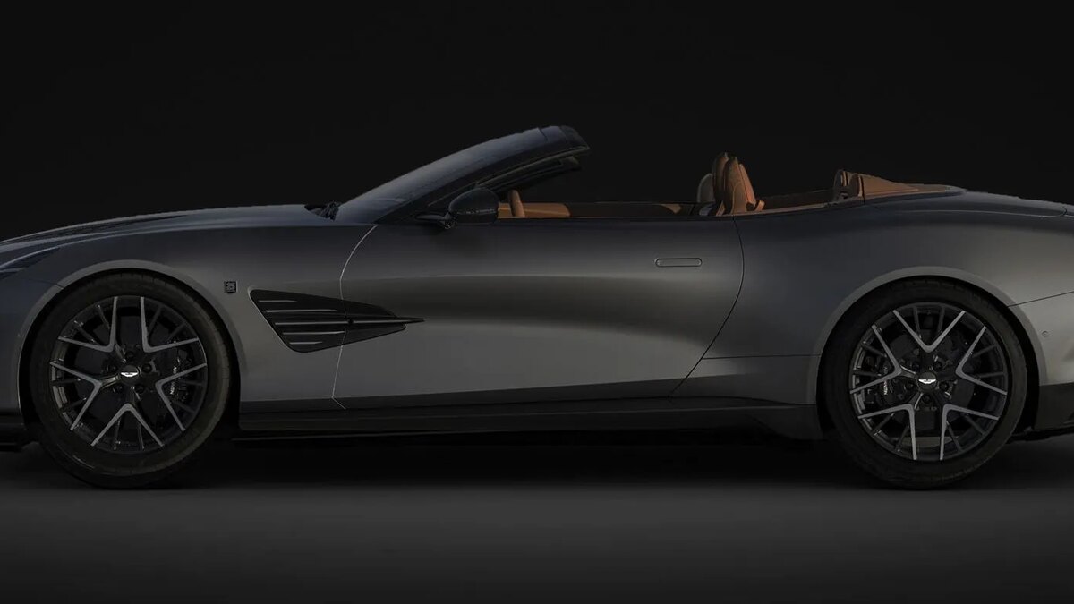 Aston Martin Vanquish 25のCoupeとVolanteの違い|2+0・2+2と走りで選ぶ:835PSだけで走りを決めないの公式画像