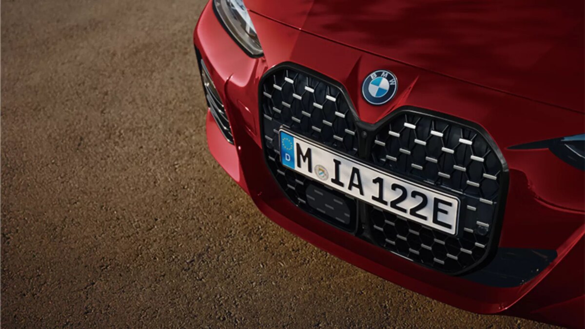 BMW 4シリーズ グラン クーペ Edition ShadowとM Sportの違い、黒の専用装備と快適性で見る選び方:レザーと前後席ヒーターは4ドアクーペの使い勝手を変える?の公式車両画像