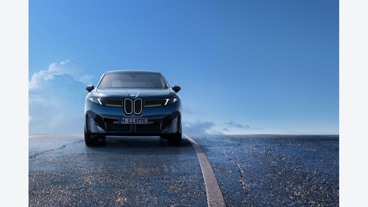 新型BMW iX3 50 xDriveとM Sportの違い｜906km・充電・主要スペックで選ぶ：2026年7月22日の日本発売で確定したことの公式画像