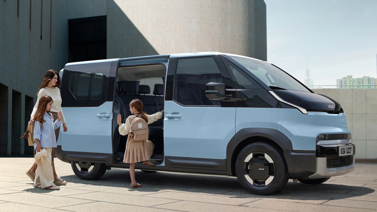 Kia PV5ベースのEVキャンピングカーとは?DC EVLIFEと標準車の違い、車中泊前の7確認点:DC EVLIFEと標準PV5はどっちを選ぶべきかの公式車両画像