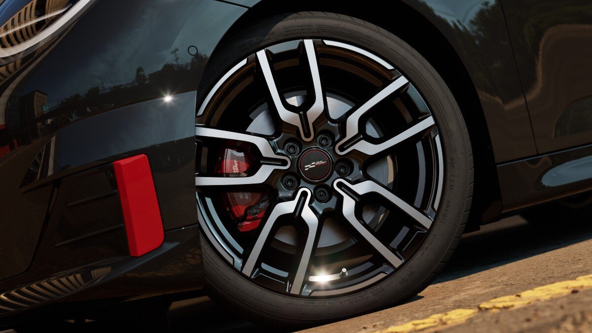 MINI JCW E Track StyleとAceman Eの違い｜航続・実用性で選ぶ：190kWと350N・mの走りを車重・駆動・タイヤで読むの公式画像