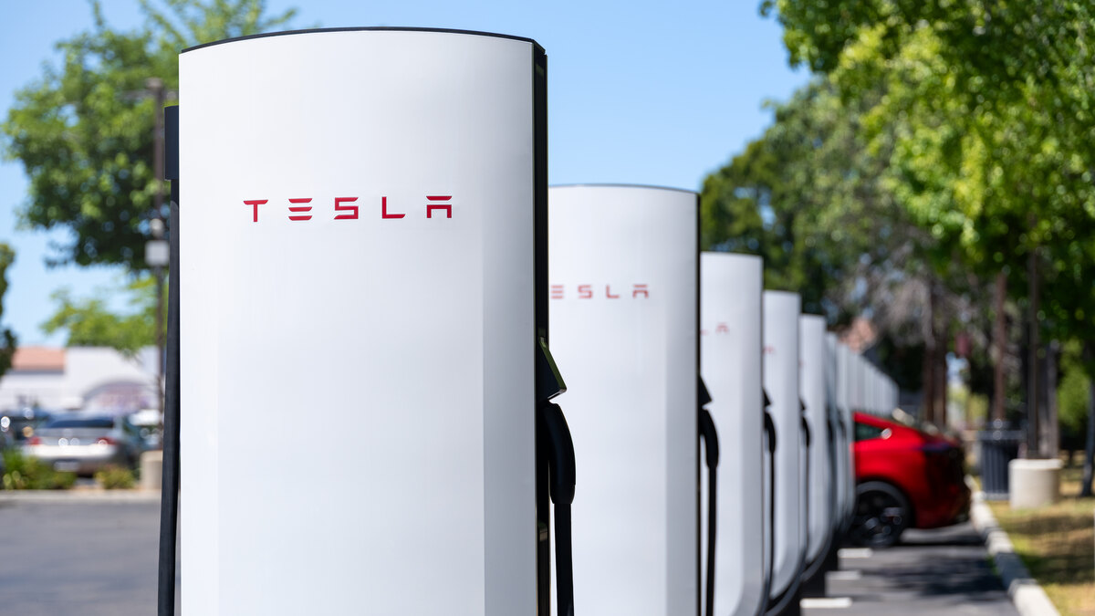 セブン‐イレブンのテスラスーパーチャージャー、他社EV利用と250kW充電の7確認点：利用前に確認したい7項目の公式車両画像