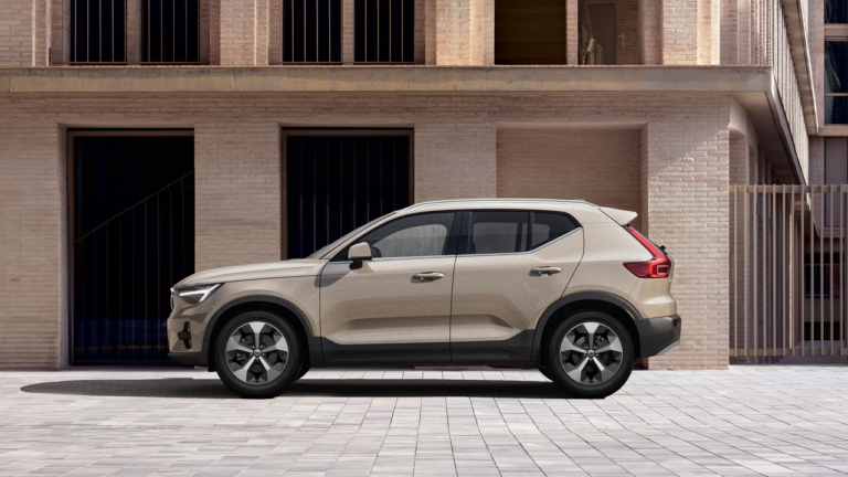 ボルボXC40 Ultra B3とB4 AWD Selectionの違い｜全主要スペックとグレード選び