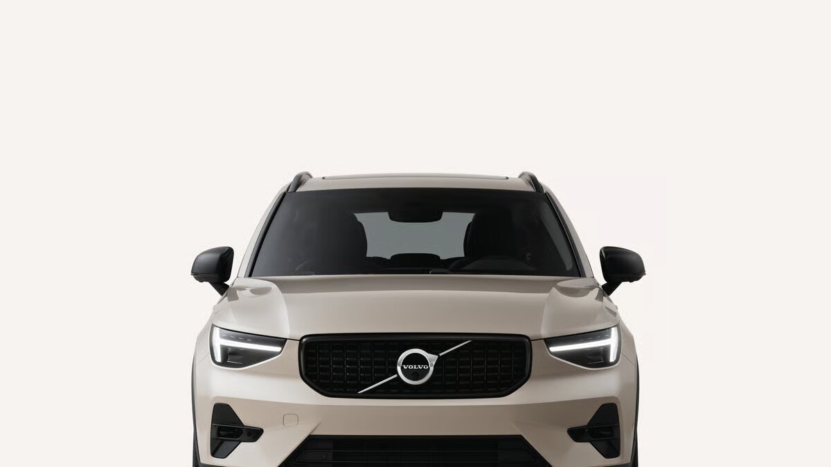 ボルボXC40 Ultra B3とB4 AWD Selectionの違い|全主要スペックとグレード選び:XC40 Ultra B3とB4 AWD Selectionの違い、どっちを選ぶべきかの公式車両画像