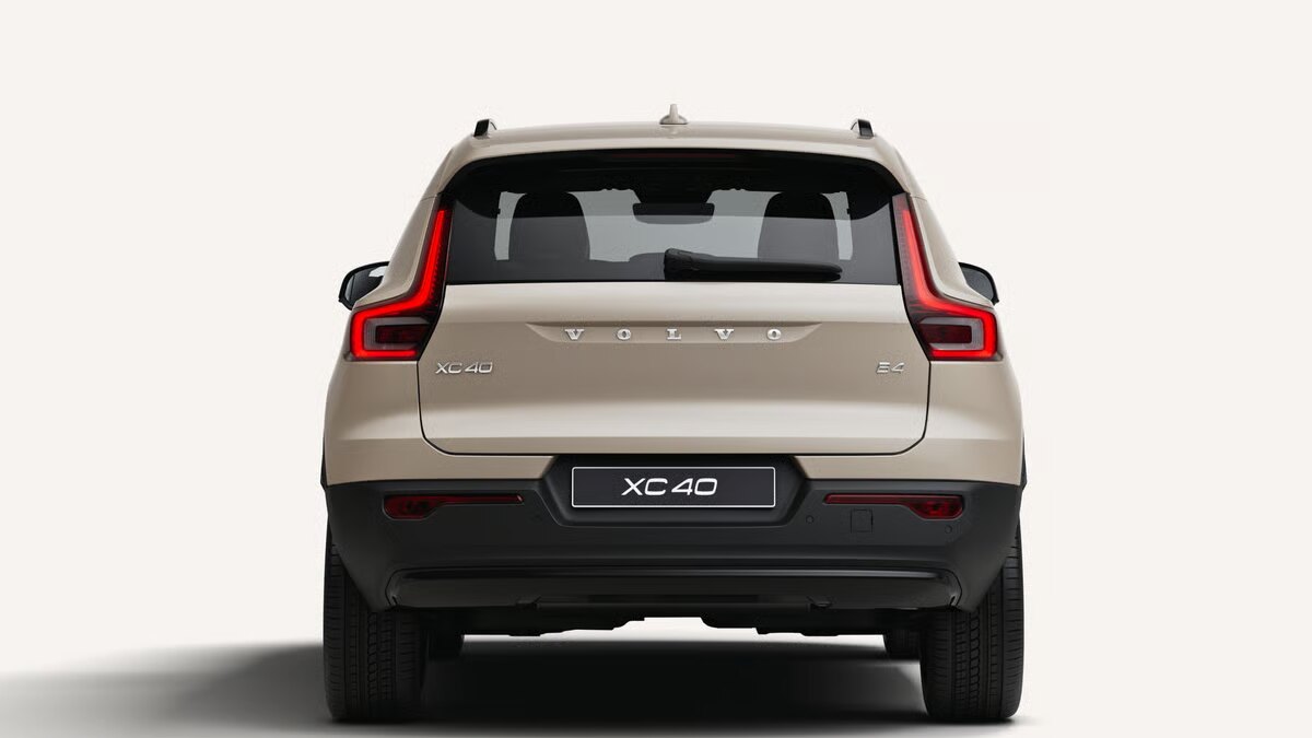 ボルボXC40 Ultra B3とB4 AWD Selectionの違い|全主要スペックとグレード選び:XC40 B3とB4 AWD SelectionのFAQの公式車両画像