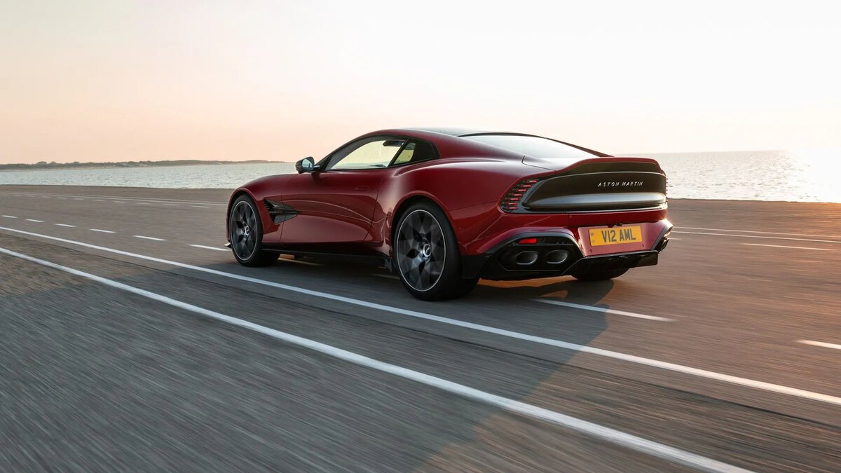 Aston Martin ValenとVanquishの違い｜850PS・最大110kg軽量化と走りで選ぶ：契約前30秒診断と販売店へ聞く10項目の関連画像