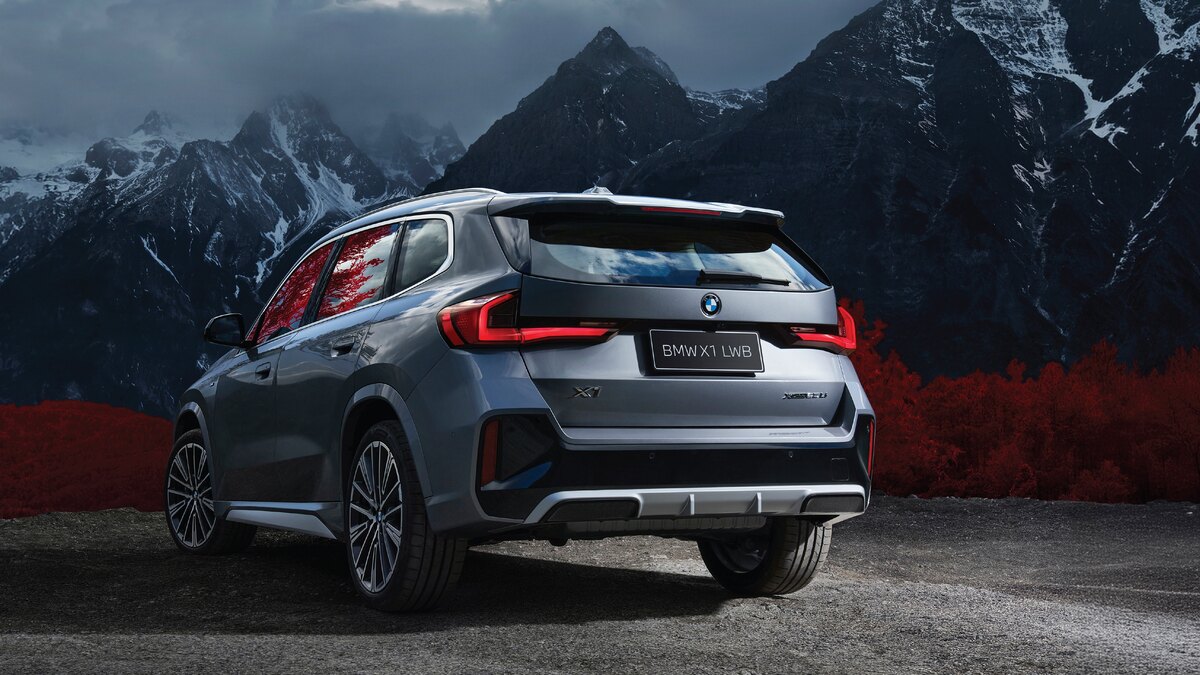 BMW X1ロングホイールベースとiX1の違い|後席・走り・実用性で選ぶ:BMW X1ロングホイールベースとiX1の実用諸元を比較の関連画像