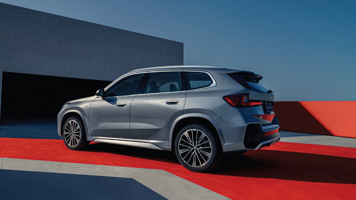 BMW X1ロングホイールベースとiX1の違い|後席・走り・実用性で選ぶ:出力・トルク・重量・変速機・タイヤから走りを読むの関連画像