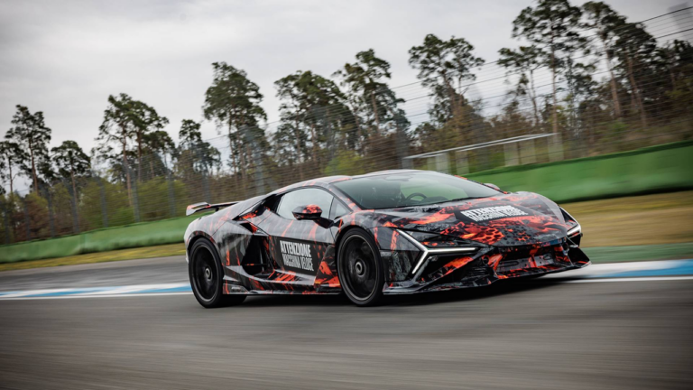 ランボルギーニ レヴェルトSV発表｜標準車・Fenomenoとの違いと選び方