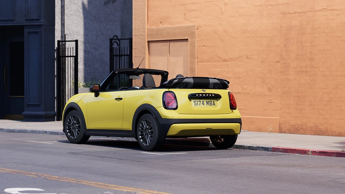 MINI JCWコンバーチブルとC・Sの違い｜231PS・走り・装備で選ぶ：装備・安全・デジタルの違いの関連画像