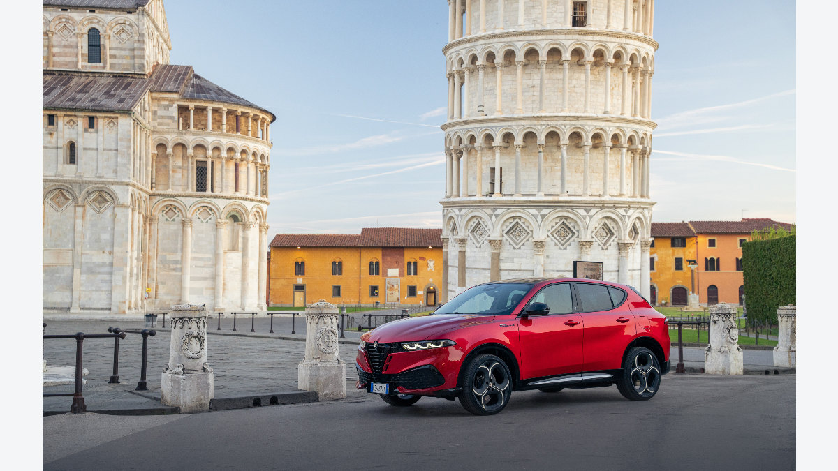トナーレ Sport SpecialeとVeloceの違い｜専用装備と走りを比較：トナーレ Sport SpecialeはVeloceを特別な内外装で仕立てた限定車の関連画像