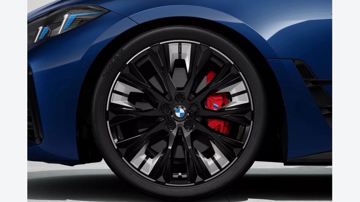 BMW M340i／M440i Black Packageの違い｜セダン・ツーリング・グラン クーペを価格と走りで比較：3車型の公式主要諸元を比較の関連画像
