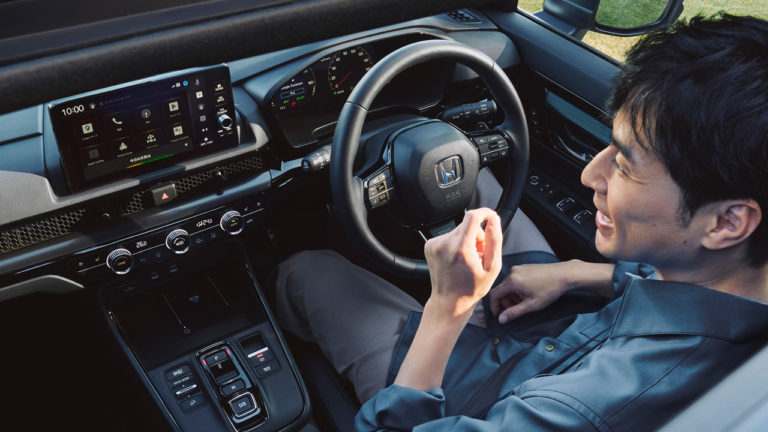 CarPlay・Android Auto・Google搭載ナビの違い｜スマホ接続と使い方で選ぶ