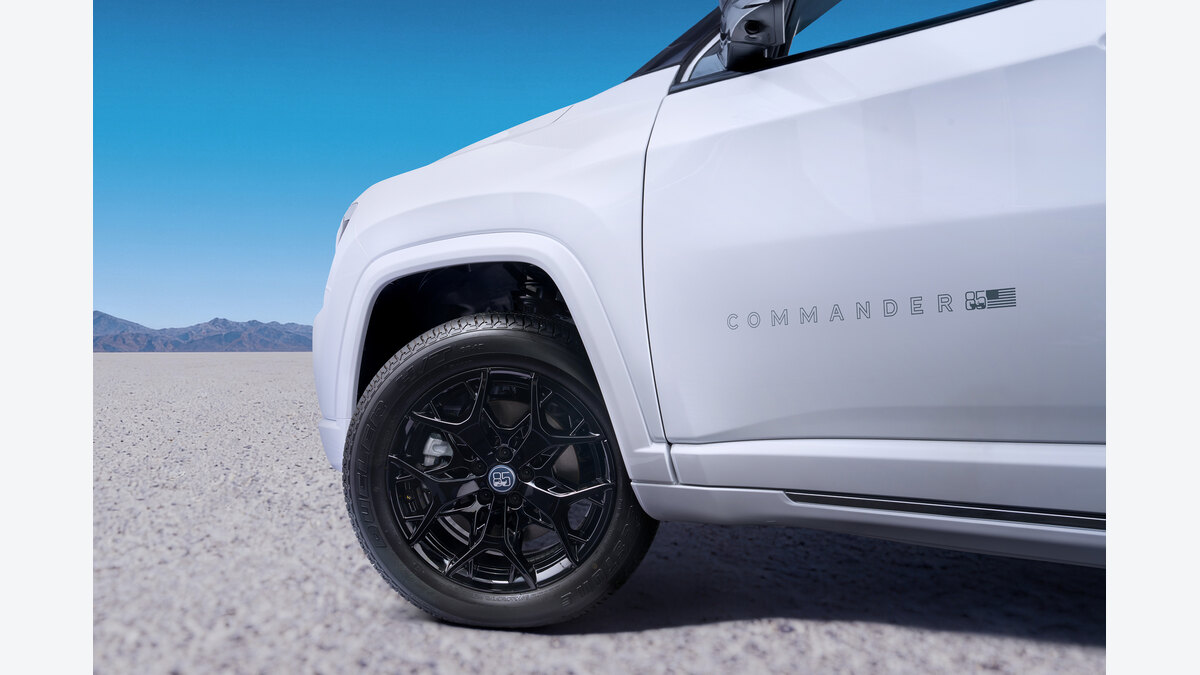 Jeep Commander 85th Anniversary Editionの違い｜標準Overlandとの装備比較：Jeep Commander 85th Anniversary Editionと標準Overlandの違いの関連画像