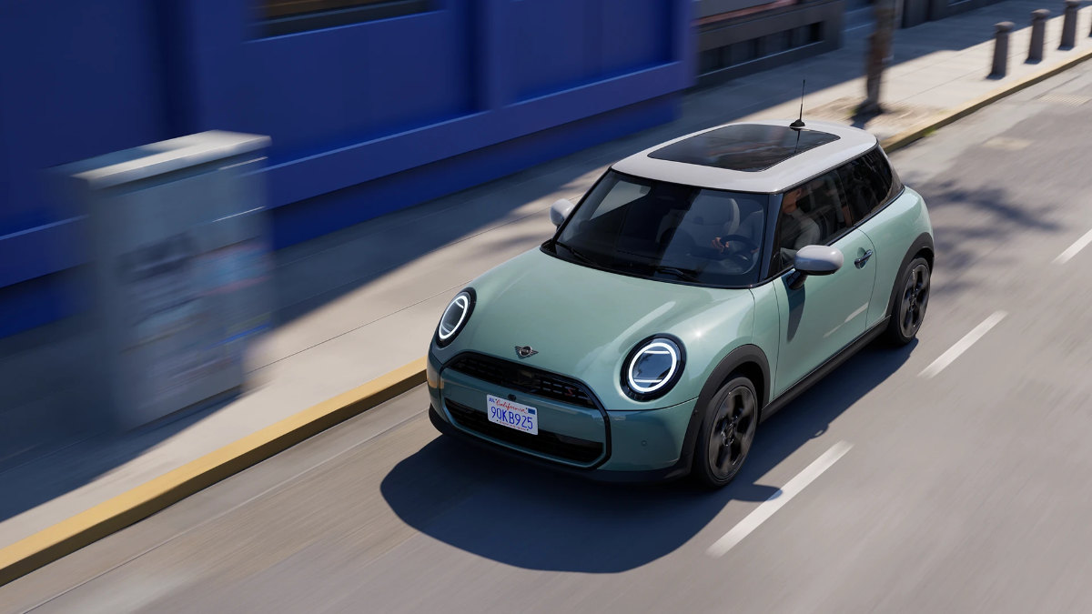通常のMINI Cooper 3-Door公式掲載写真。Sloane Street Editionの実車写真ではない参考画像