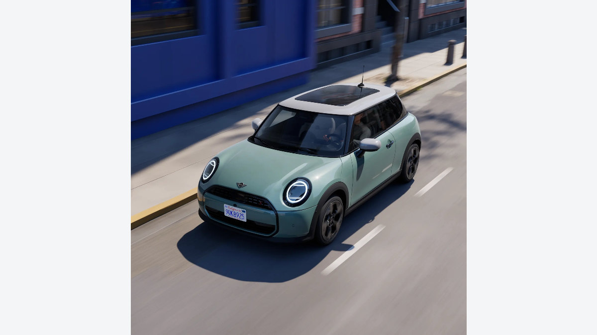 通常のMINI Cooper 3-Door公式掲載写真。Sloane Street Editionの実車写真ではない参考画像