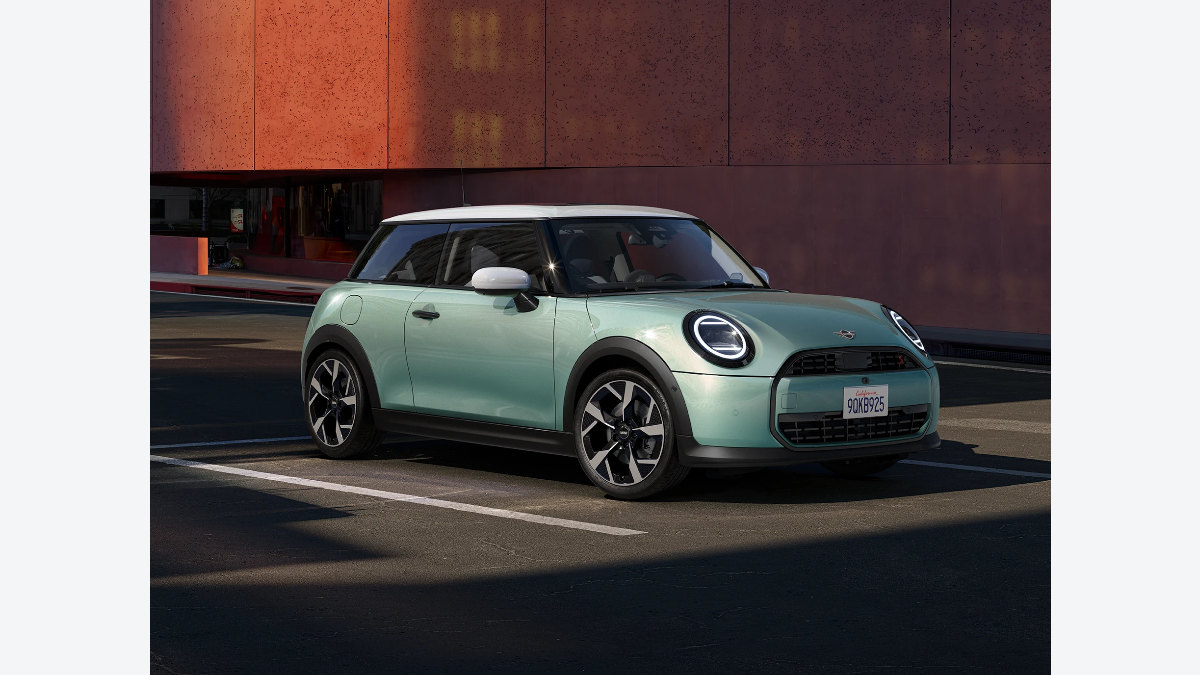 通常のMINI Cooper 3-Door公式掲載写真。Sloane Street Editionの実車写真ではない参考画像