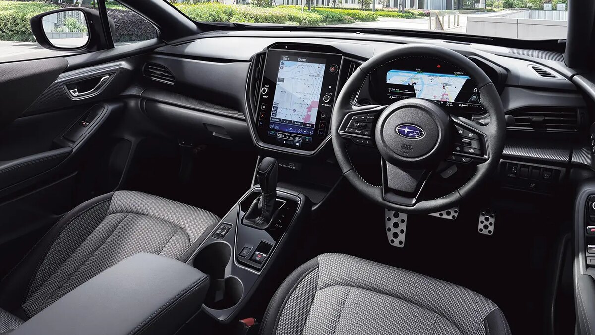 クロストレック Premium S:HEV EXの運転席とメーター