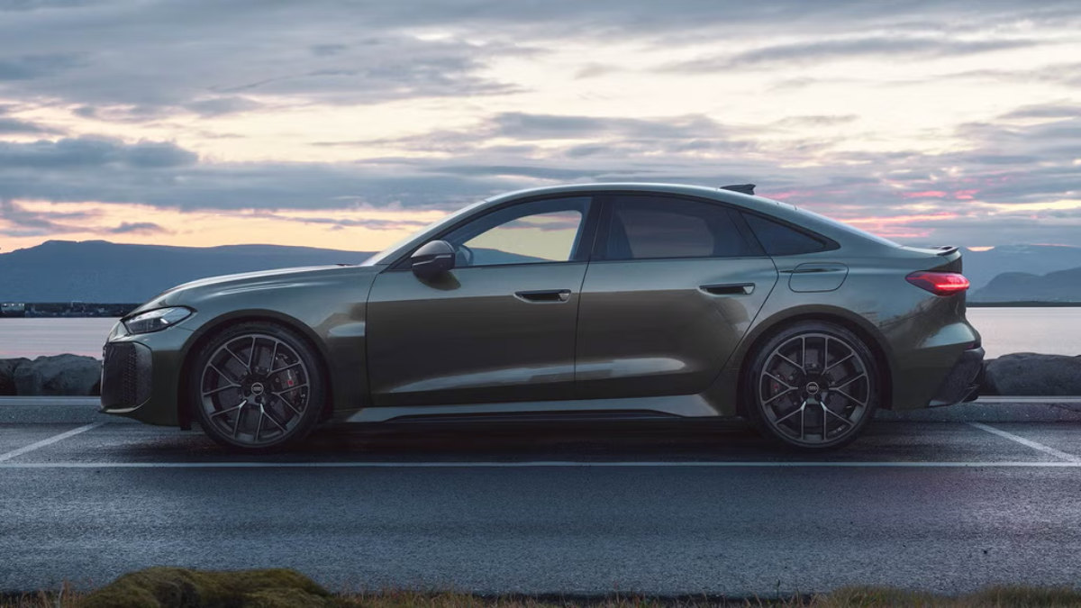 新型Audi RS 5とRS 5 Avantの違い｜639PS PHEVの走りと実用性：ドイツ向け公式テクニカルシートの実用諸元の関連画像