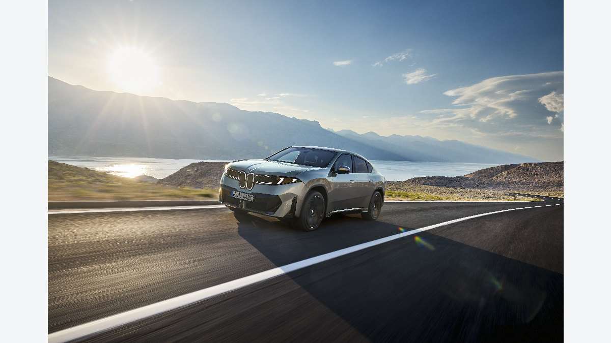 新型BMW iX4の違い｜40・50・M60 xDriveの航続・充電・走りを比較：日本導入前に確認したい充電・支援機能・購入条件の関連画像