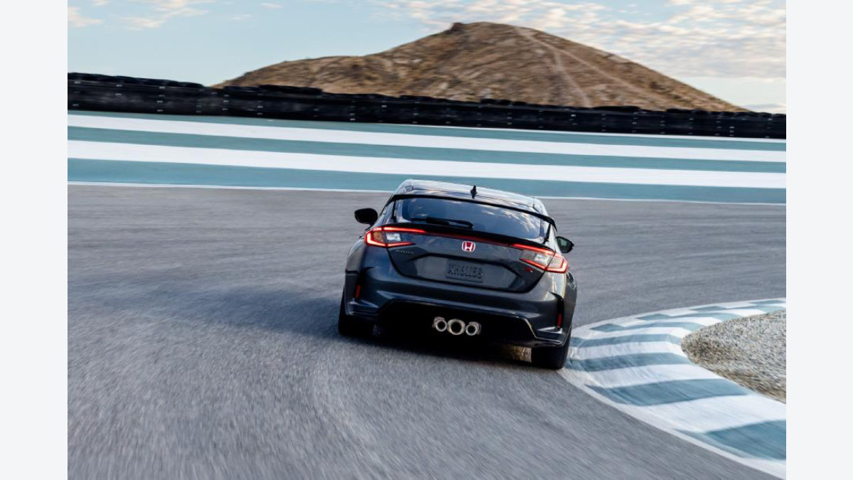 2027年型シビック TYPE Rの改良点｜米国仕様と日本仕様の違い：日本の現行RACING BLACK Packageと何が違うかの関連画像