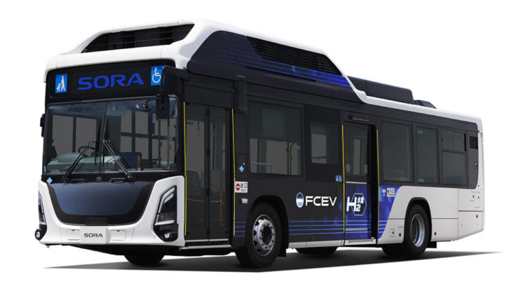トヨタ新型SORA発売｜航続300km超の燃料電池バス、運行・乗降の進化を読む